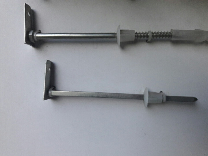 Дюбель для крепления трубы водосточной RUUKKI 90мм.